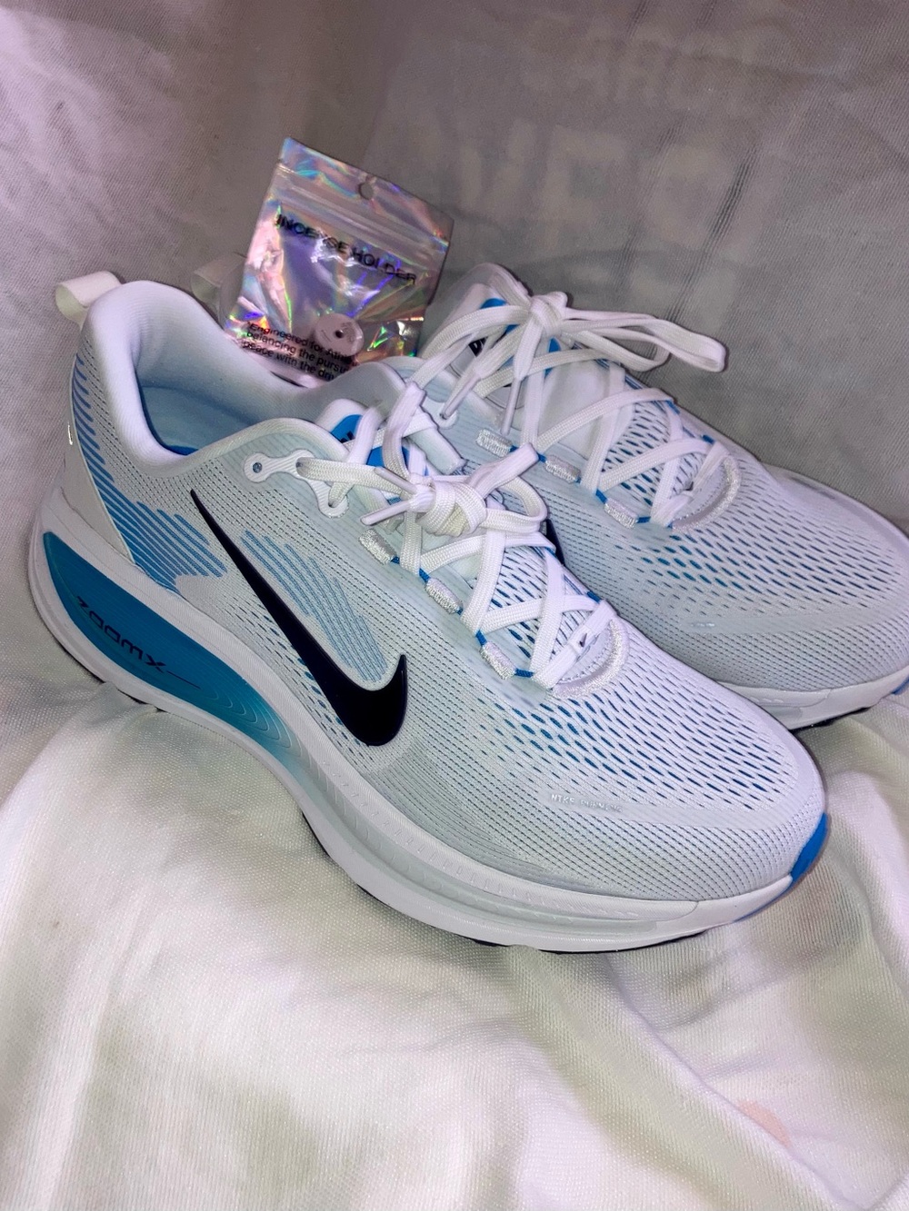 Nike Men’s Vomero 18 White & Blue Running Sneakers with Black Swoosh